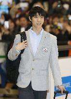 Japanese skaters return from Sochi