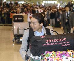 Japanese skaters return from Sochi