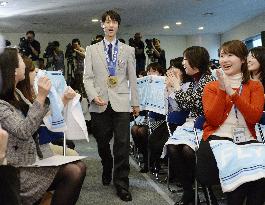 Sochi gold medalist Hanyu gets homecoming welcome