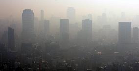 Osaka shrouded in smog