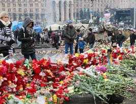 Flowers laid for dead antigov't protesters in Ukraine