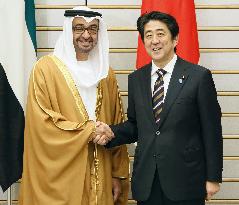 Abe meets with Abu Dhabi crown prince on energy cooperation
