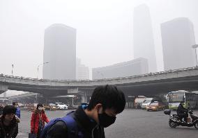 Beijing blanketed by heavy smog