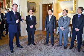 Cameron invites Japanese corporate reps to office