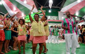 Brazilians practice samba dance ahead of Rio Carnival