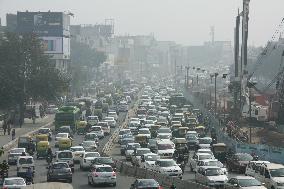 Traffic jam in smoggy New Delhi