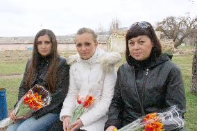 Wives of Ukrainian troops in Crimea express fears, worries