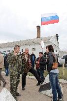 Ethnic Russians in front of Ukrainian naval base in Crimea