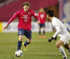 Forlan dribbles in Cerezo's loss to China's Shandong