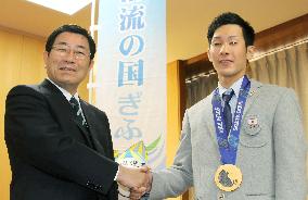 Sochi bronze medalist Hiraoka visits Gifu governor