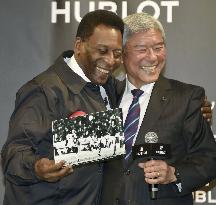 Pele attends World Cup sponsor's press conference