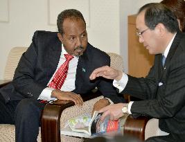 Somali president pays visit to Hiroshima memorial park