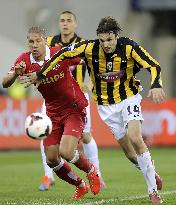 Vitesse's Havenaar in action against Eindhoven