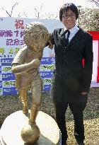 'Captain Tsubasa' creator stands by statue of Taro Misaki
