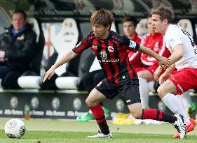 Frankfurt's Inui in action against Freiburg