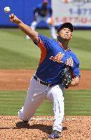 Mets Matsuzaka throws against Tigers in spring training game