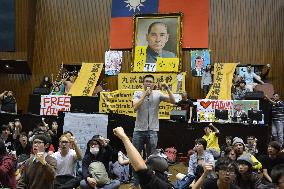 Taiwan's legislature under siege by protesters