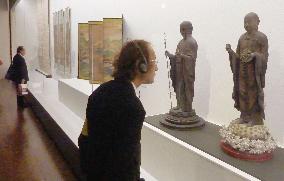 Visitors see Todaiji exhibit at Abeno Harukas Art Museum
