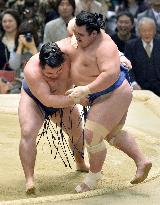 Kakuryu wins spring sumo meet