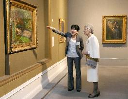 Empress Michiko visits Pre-Raphaelites exhibition