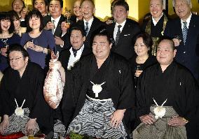 Kakuryu promoted to yokozuna