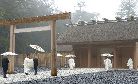 Imperial couple visit Ise Shrine