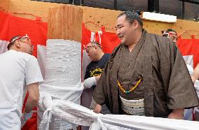 Newly promoted yokozuna Kakuryu prepares for 'dohyo iri'