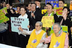 S. Koreans protest over 'comfort women' issue
