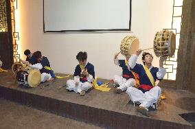 S. Koreans play drums at cultural event in China