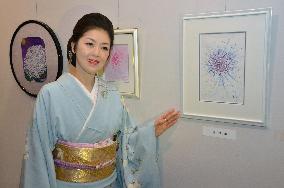 Singer Fuji holds art exhibit at museum in Akita Pref.
