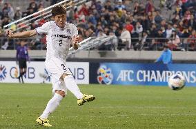 Hiroshima's Hwang scores against Seoul in ACL