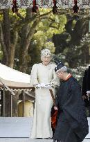 Empress visits Meiji Shrine