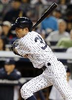 Yankees' Suzuki goes 2 for 4 against Red Sox