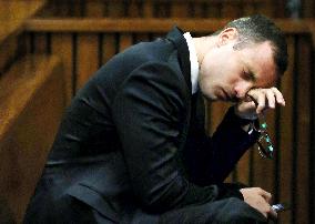 Pistorius looks exhausted during murder trial