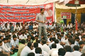 Union leader at Toyota's Indian plant addresses rally