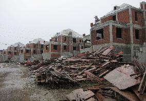 Luxury villas left abandoned before completion in China