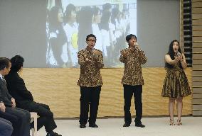 Indonesians sing in Japanese at PM's office in Tokyo
