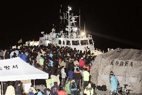 S. Korean ferry sinks