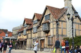 Shakespeare's birthplace keeps attracting tourists