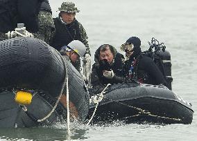 1st bodies found in sunken S. Korea ferry