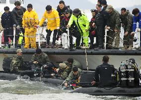 1st bodies found in sunken S. Korea ferry