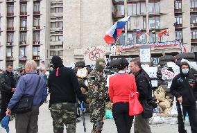 Gov't building occupied by pro-Russian militants in Donetsk