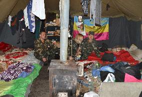 Ukrainian group stays in tent in Kiev