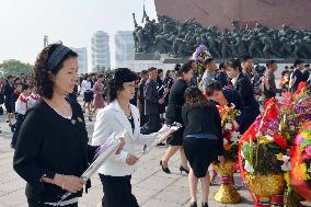N. Korean citizens offer flowers at statues of late leaders