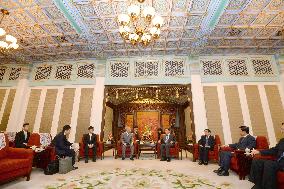 Tokyo Gov. Masuzoe meets Chinese Vice Premier Wang