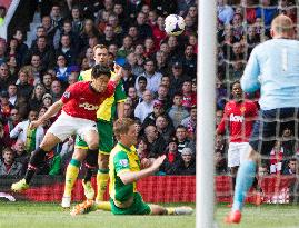 Man United's Kagawa attempts header against Norwich