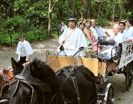 Horse-led carriage leaves Kyoto shrine for parade