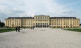 Hotel suite opens at historic palace in Vienna
