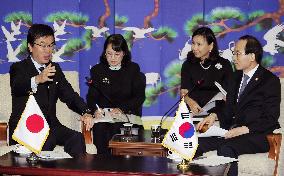 Japan environment minister in S. Korea
