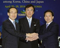 Trilateral environment meeting